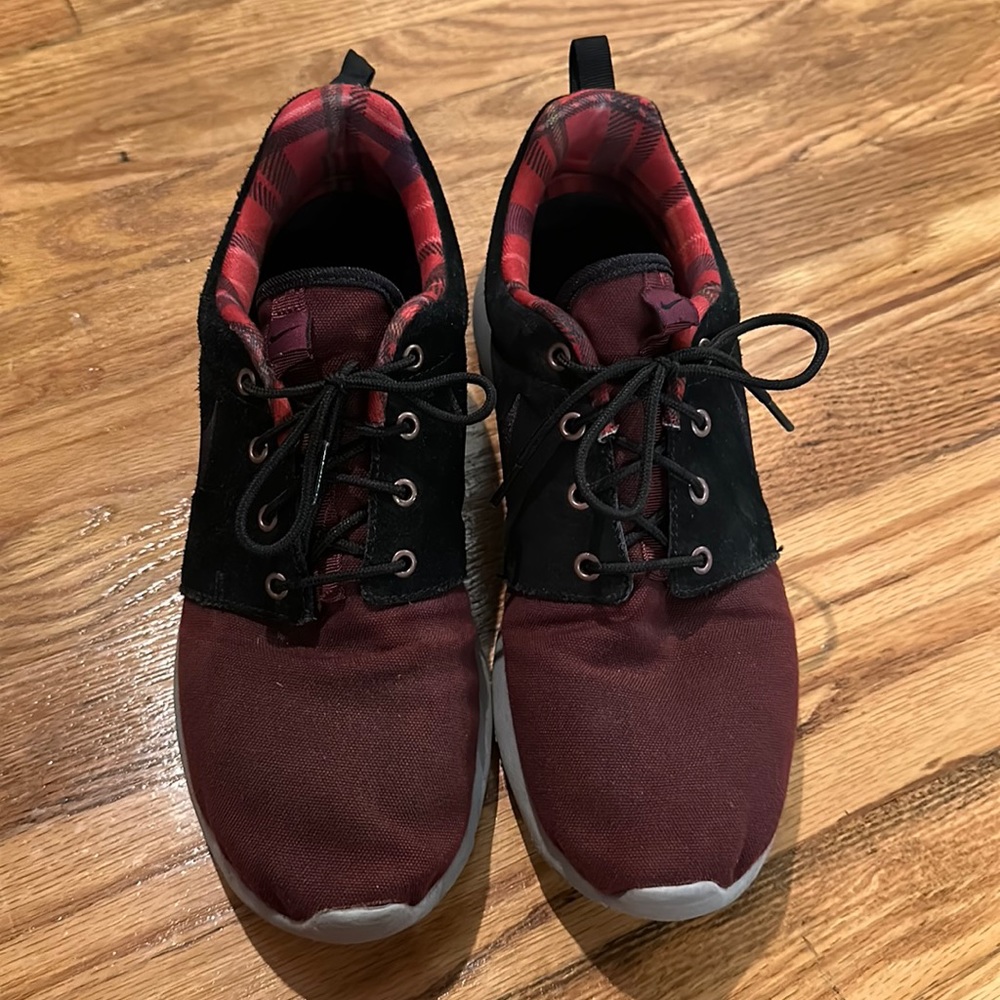 Nike Roshe Burgundy/Black/Red Plaid
